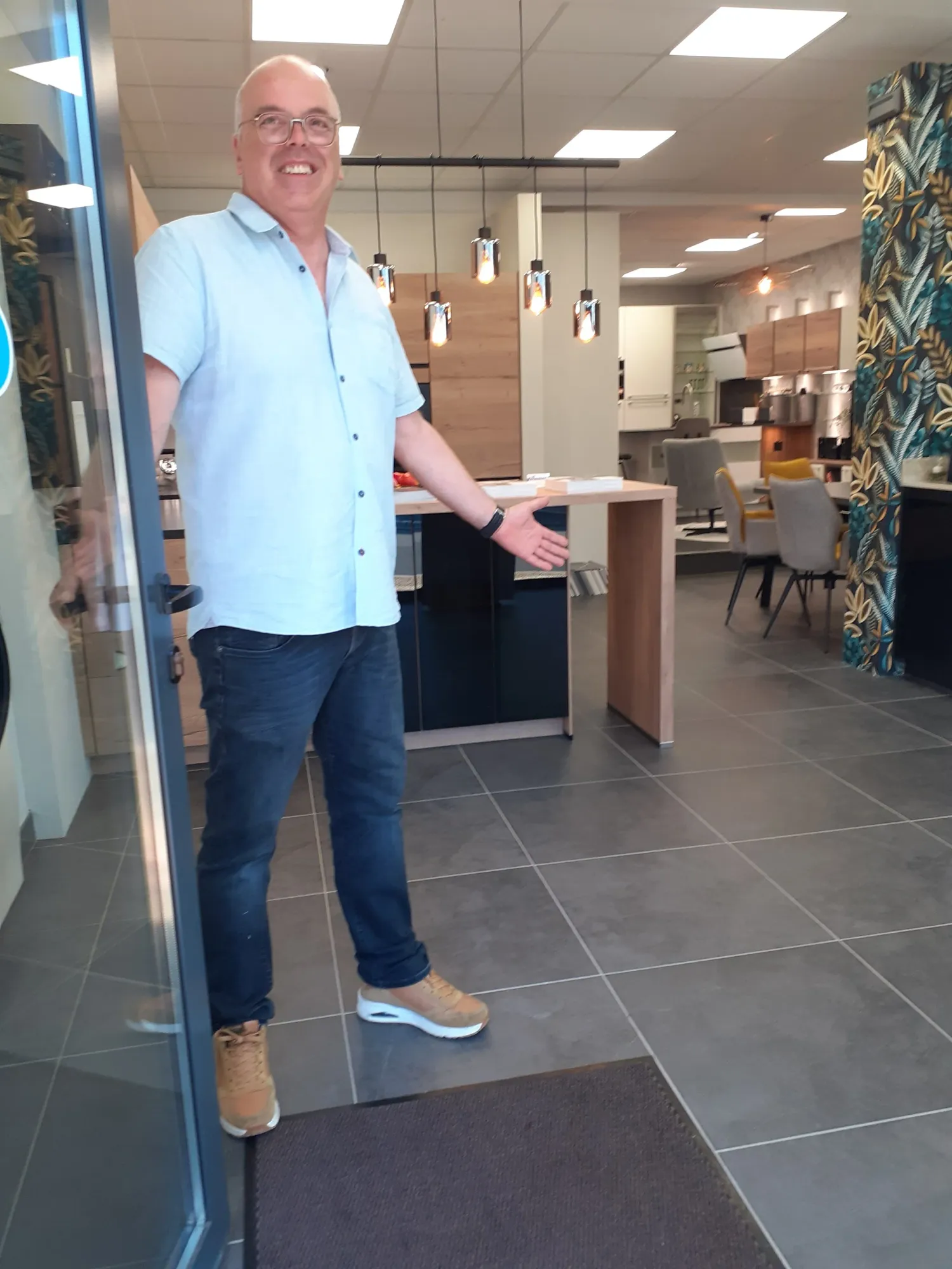 Lionel Martin, fondateur d'ECB-MARTIN, dans son showroom de Châteauneuf-du-Faou